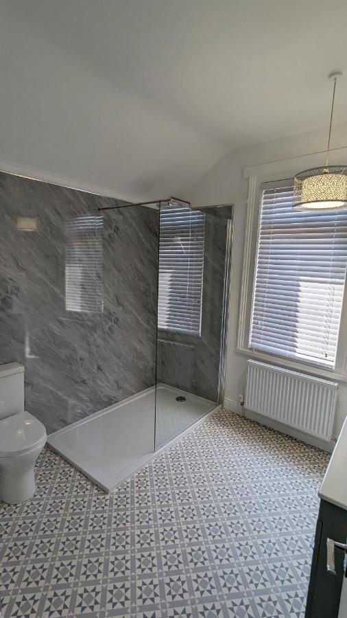 Villa Seaside Escapes - With Relaxing Hot Tub! Scarborough Esterno foto